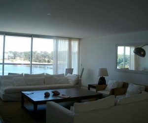 4cb179d0cbf8f548d1627bb51c64ce49